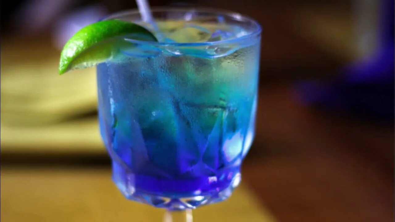 Blue curacao коктейли безалкогольные. Blue curacao коктейли безалкогольные. Мохито блю кюрасао. Мохито блю кюрасао. Коктейль рейнбоу безалкогольный.