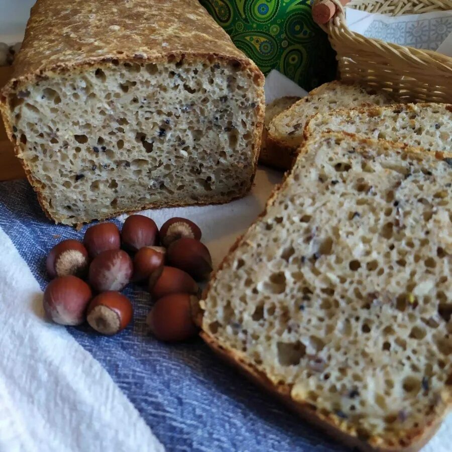 Рецепт хлеба из ржаной цельнозерновой муки. Хлеб пшеничный бездрожжевой. Хлеб ржаной бездрожжевой. Хлеб цельнозерновой бездрожжевой. Ржаной цельнозерновой хлеб.