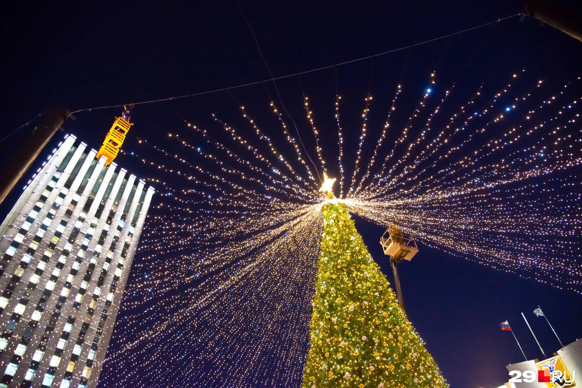 елка в архангельске 2024. главная елка в софии. елка в архангельске 2024. елка в архангельске 2024. елка у высотки архангельск 2021.