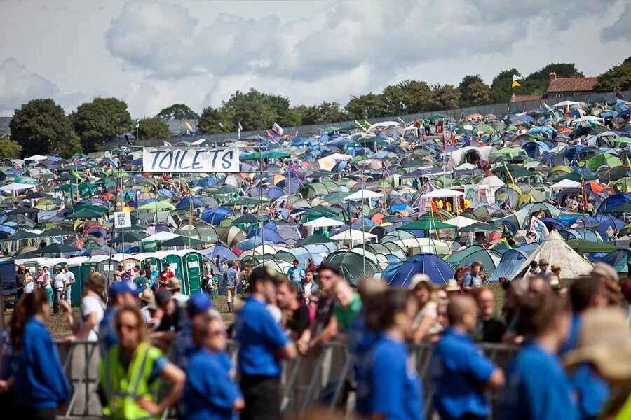 Гластонбери фестиваль. Glastonbury festival 2022. Gong - glastonbury fayre. Glastonbury festival огэ английский ответы. Pyramid stage glastonbury.