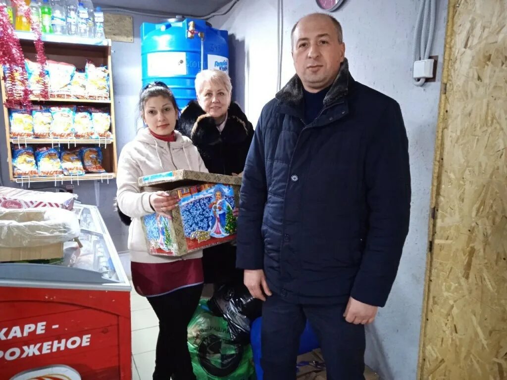 Передали гуманитарную помощь. Гуманитарная помощь макет. международная гуманитарная помощь. дети собирают гуманитарную помощь. посёлок петрова лнр.
