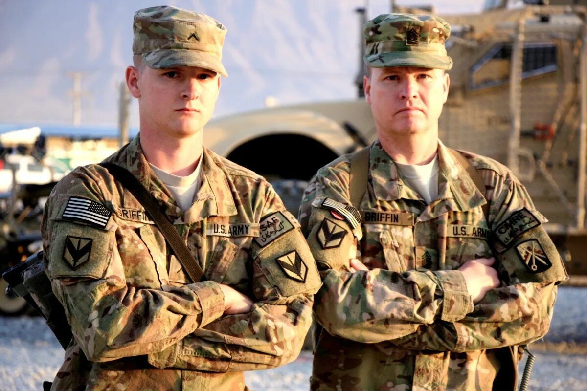 Serving in the army. Комбат в армии. картинка операции буря в пустыне. 85 year us army. usa guy.