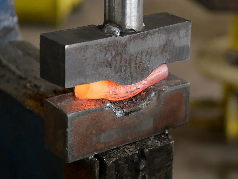 Технология обработки давлением. Ковка омд. Таблица 1- обработка металлов давлением. Технологическая схема прессования металла. Ковка металла давлением.