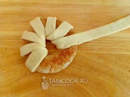 Колечко из яблок в тесте