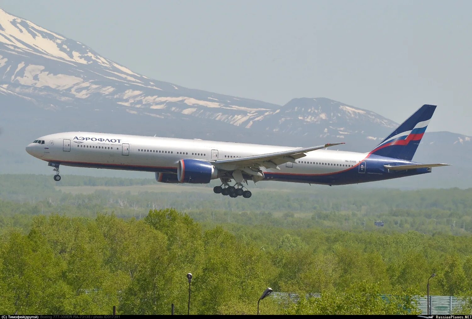 Самолет боинг 777-300. Самолёт boeing 777-300. Boeing 777-300er. Самолет в 777 300 er. Самолет в 777 300 er.