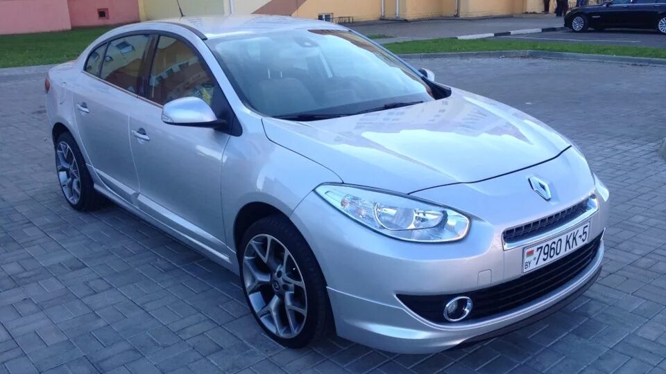 R17 Рено Флюенс. Renault Fluence r18. Рено Флюенс r19. Renault fluence на дисках