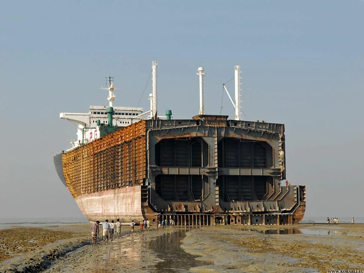 Корабль у причала. Ship tracks. Корабль другое место. Малый рыболовный сейнер. Корабль коста конкордия.