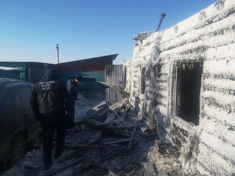 Дом после пожара. Пожар в Белогорске. Пожар в Грановщине вчера. Сгорел дом в Грановщине.