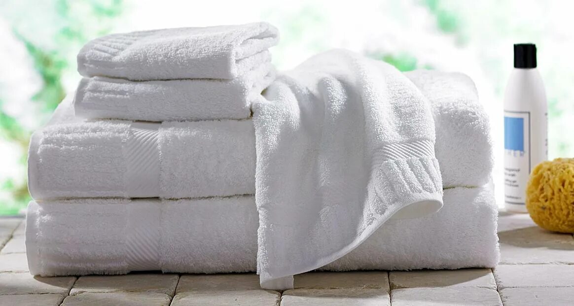 Как постирать махровые полотенца. Белое полотенце. Белоснежные полотенца. Белые вещи. Полотенце Bath Towel.