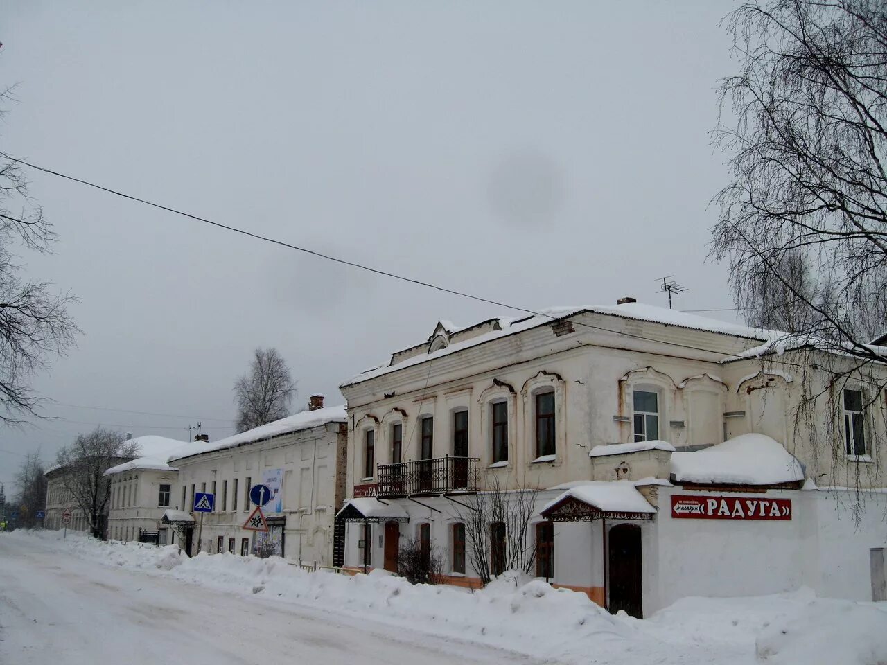 Погода кириллов по часам. Кириллов город в Вологодской. Город Кириллов фото улиц. Население города Кириллов. Трехэтажки на окраине г. Кириллов Вологодской обл.