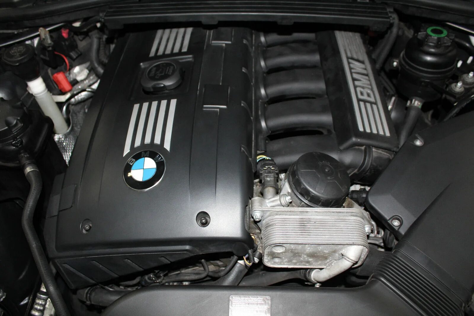 Бмв е60 n52b25. BMW e60 n52b25. Мотор BMW e90 325. BMW e90 n52b30. BMW n52b25 i6.