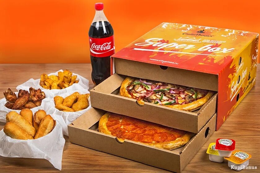 Сити еда доставка. Бокс с пиццей и закусками. Закуски в коробке для пиццы. Коробка для пиццы. Супер бокс пицца.