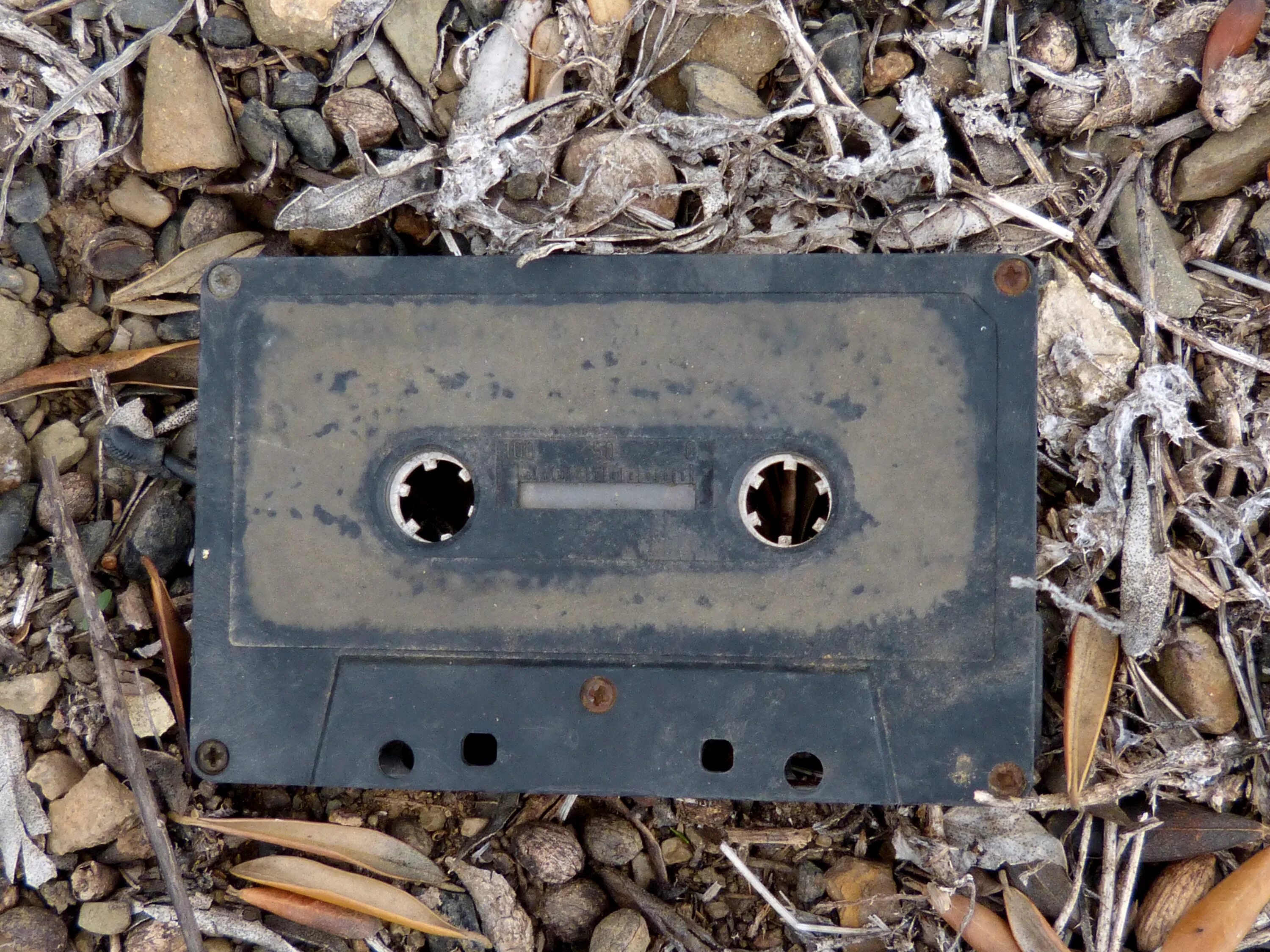 Покажи кассеты. Старая кассета. Старые аудиокассеты. Ленточная кассета.