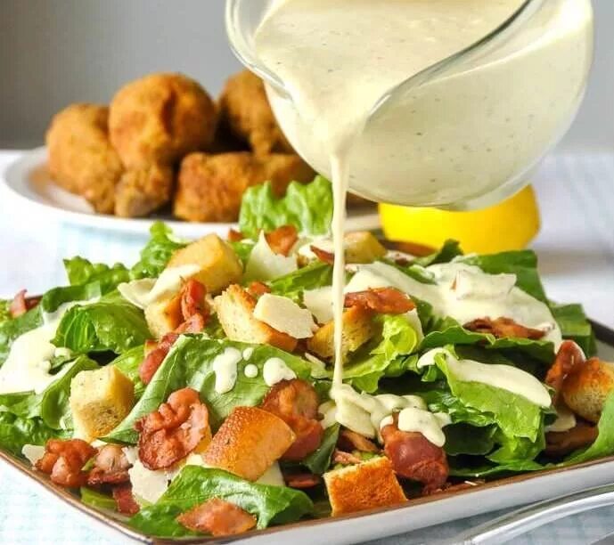 Какой соус в цезаре с курицей. Салат цезарь соус для цезаря. Соус для салата цезарь с курицей. Соус для салата цезарь с курицей. Соус kuhne цезарь, 250 мл.