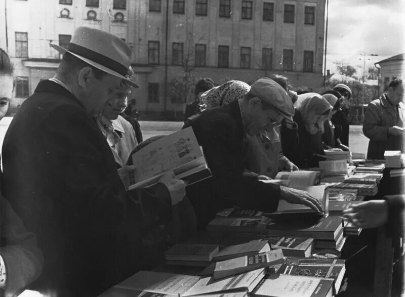 Сссср. Киров 1960 годы. 1960е СССР люди культура. Советский читатель. Чтение в СССР.