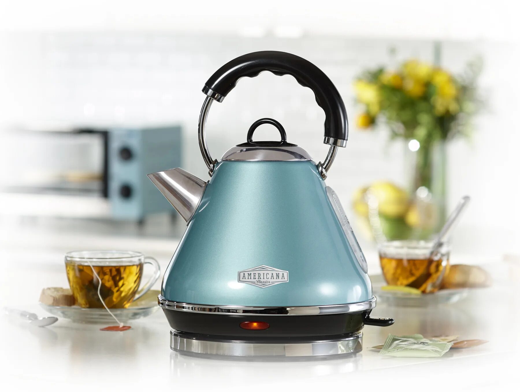 Raf Electric kettle r7828. Чайник на кухне. Электрический чайник на кухне. Нагревание чайника. Kettle eu