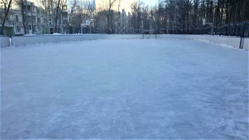 Каток проспект вернадского. Каток Савушкина 107. Чертаново центральное каток. Открытый каток в Чертаново. Каток Северный Речной вокзал.