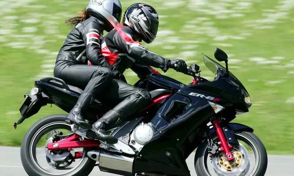 Кататься на мотоцикле. Ghost rider hayabusa. Байкер. Катает на мотоцикле. Шумный мотоцикл.