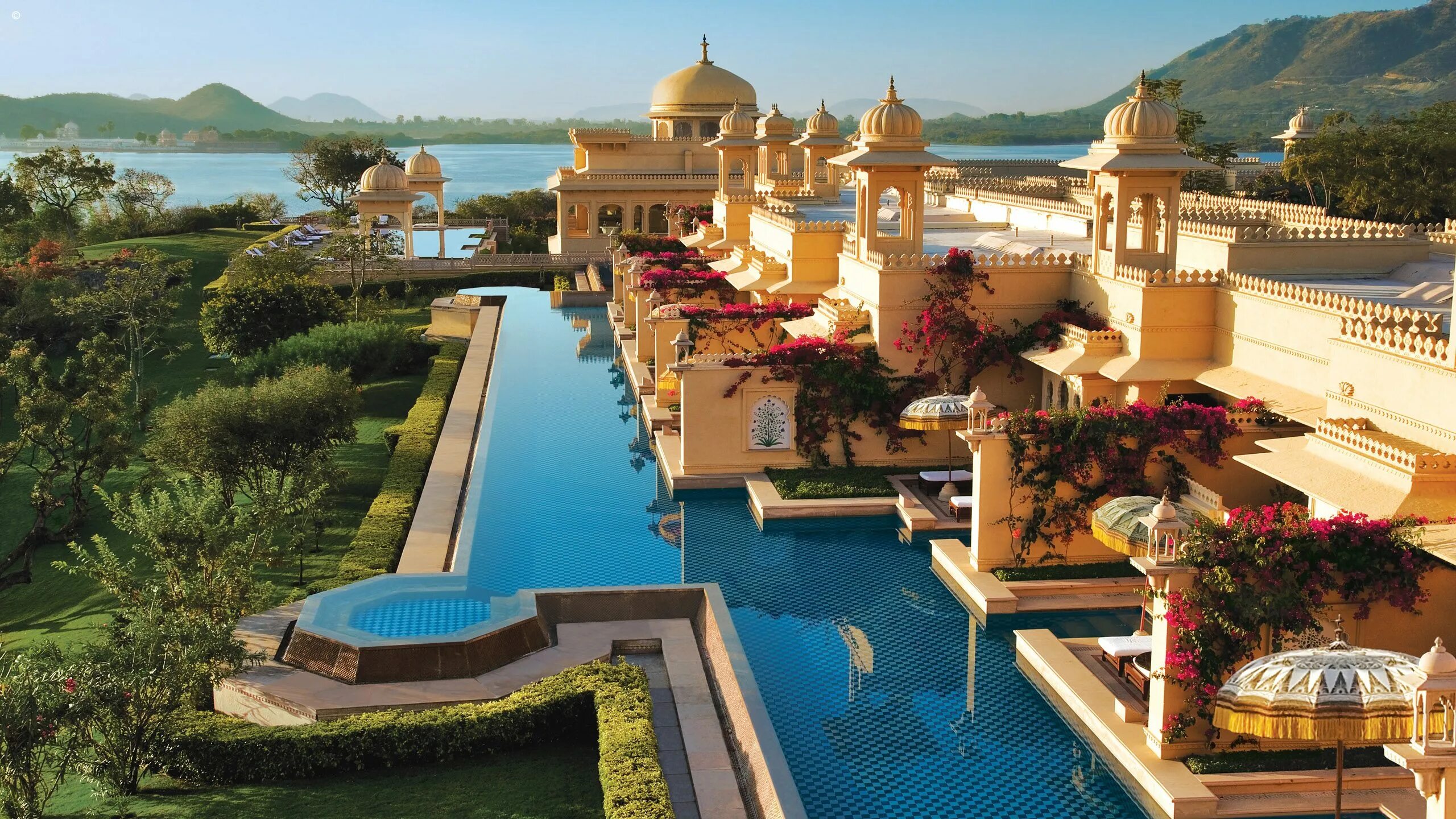 Luxury much. The Oberoi Udaivilas, Удайпур. Udaipur Индия. Оберой Индия. Оберой отель в Индии.