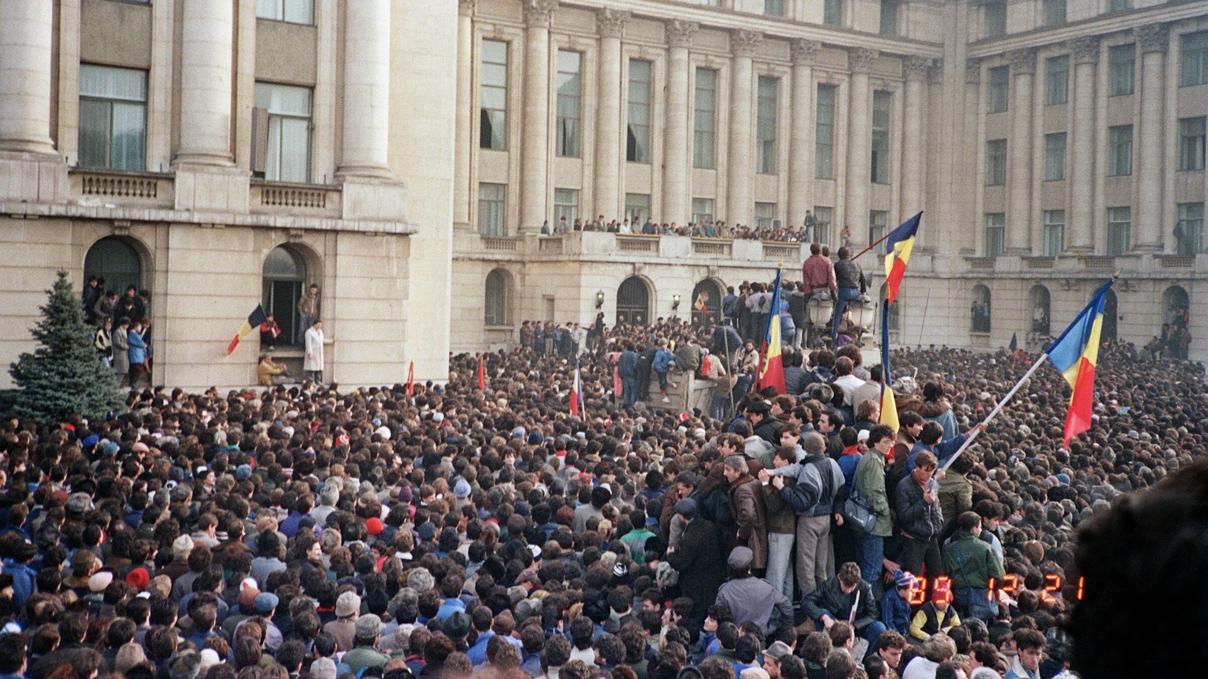 Революция в Румынии 1989 года. Румыния 1989 Чаушеску. Свержение Чаушеску в Румынии 1989. 21 Декабря Бухарест 1989.