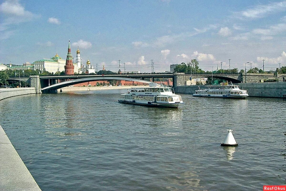 Речные москва река. Речной трамвай Москва. Водные прогулки Москва. Навигация на Москве реке. Речной трамвайчик в Москве фото.