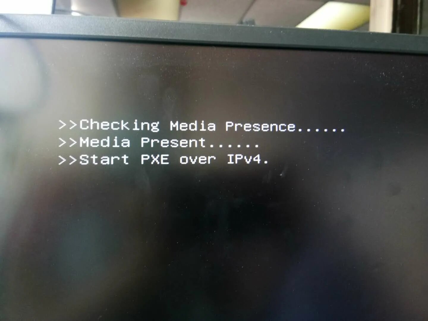 Pxe over ipv4. Check Media presence. Checking Media presence при загрузке. Checking Media presence no Media present при загрузке. Checking Media presence, Media present. Start PXE over ipv4.