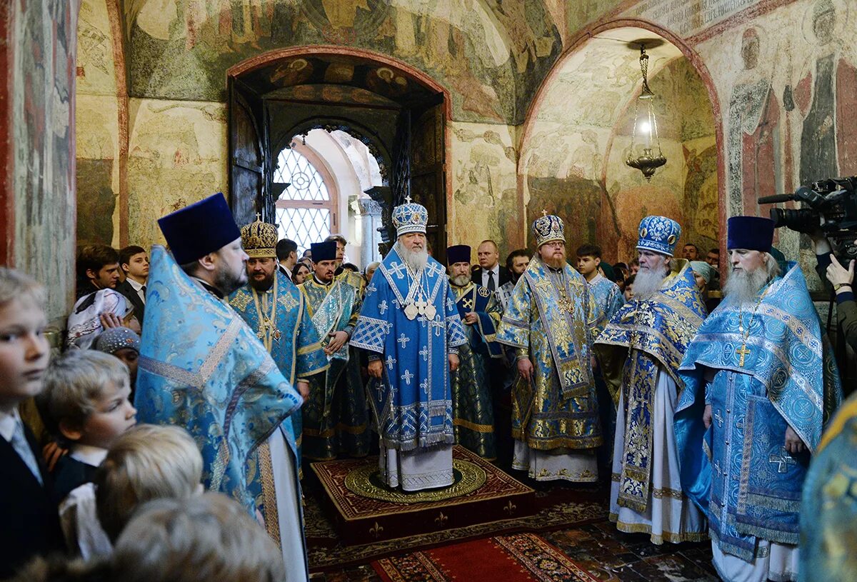 Служба на любой день года. Храм Благовещения Пресвятой Богородицы Мытищи. Батюшка Нафанаил храм Благовещения Пресвятой Богородицы Москва. Благовещение Пресвятой Богородицы служба в храме. Священники храма Успения Пресвятой Богородицы в Вешняках в Москве.