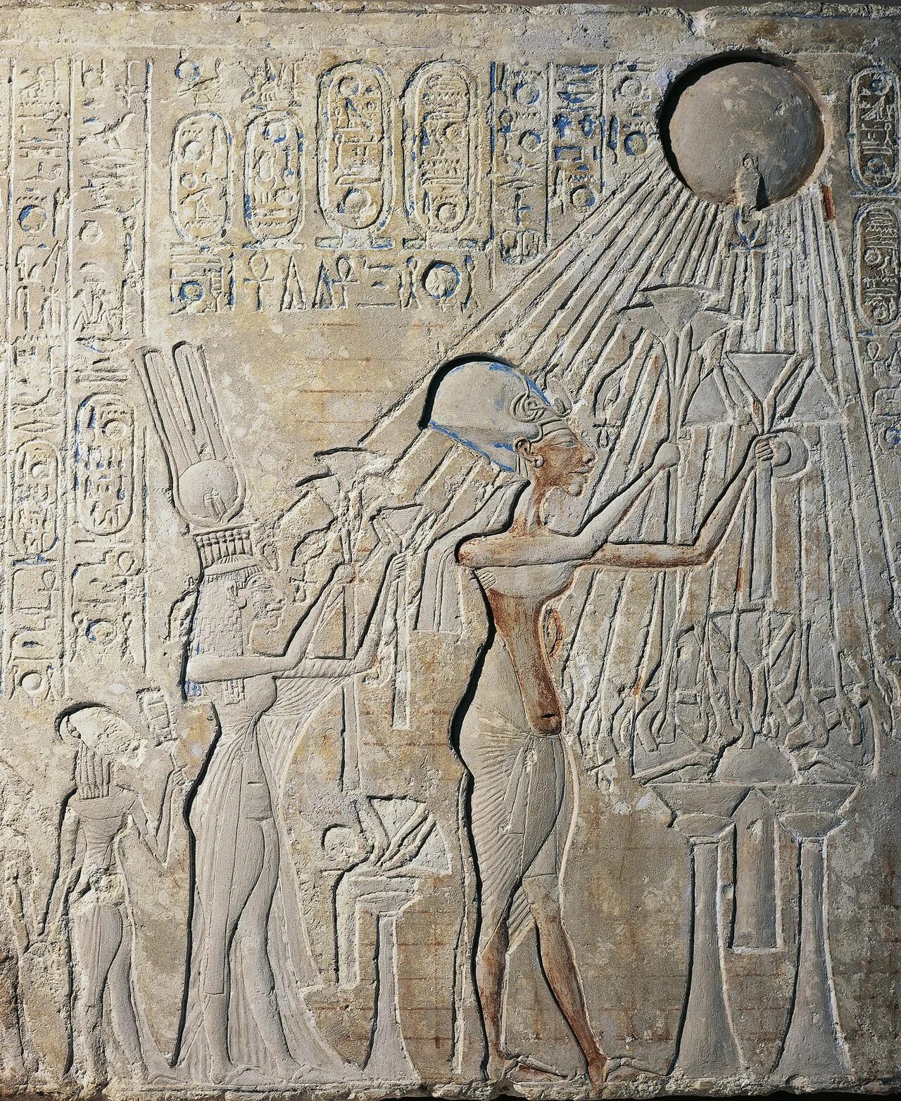 Где поклонялись богу солнца. Древний Египет Нефертити и фараон Эхнатон. Атон Бог древнего Египта. Эхнатон поклонение Атону. Эхнатон фараон фрески.