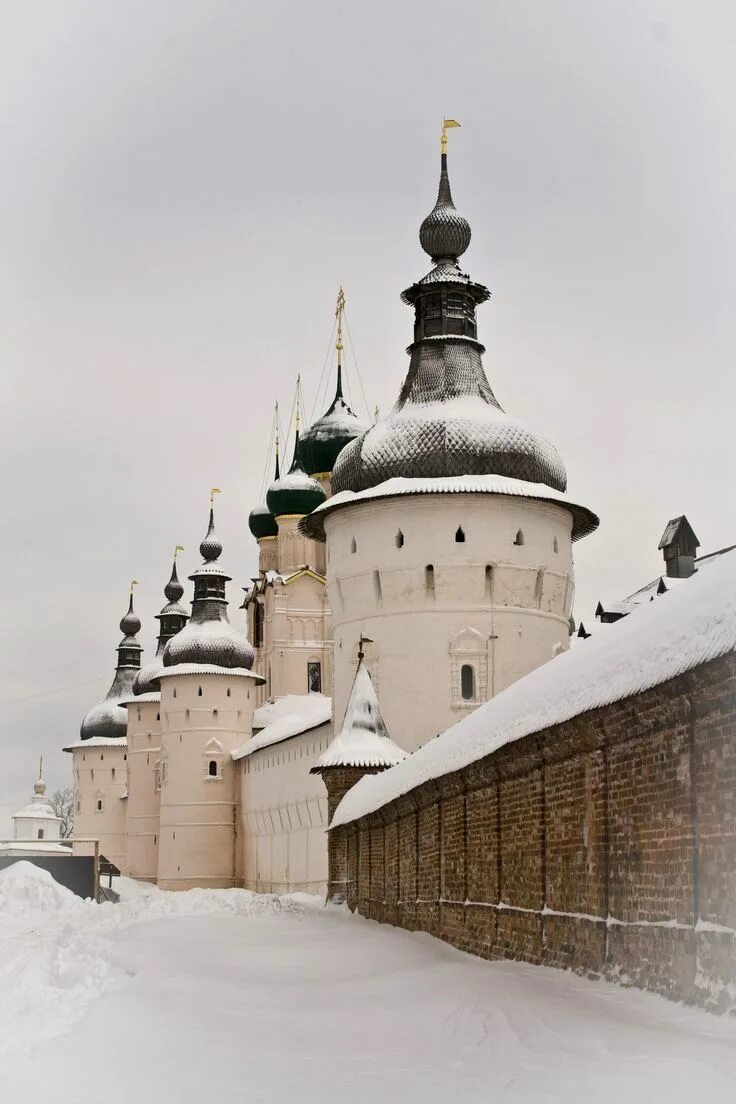 8 кремлей россии. Ростов Великий Кремль. Ростов Великий архитектура. Зима Ростов Великий Ростовский Кремль. Ростовский Кремль Архитектор.