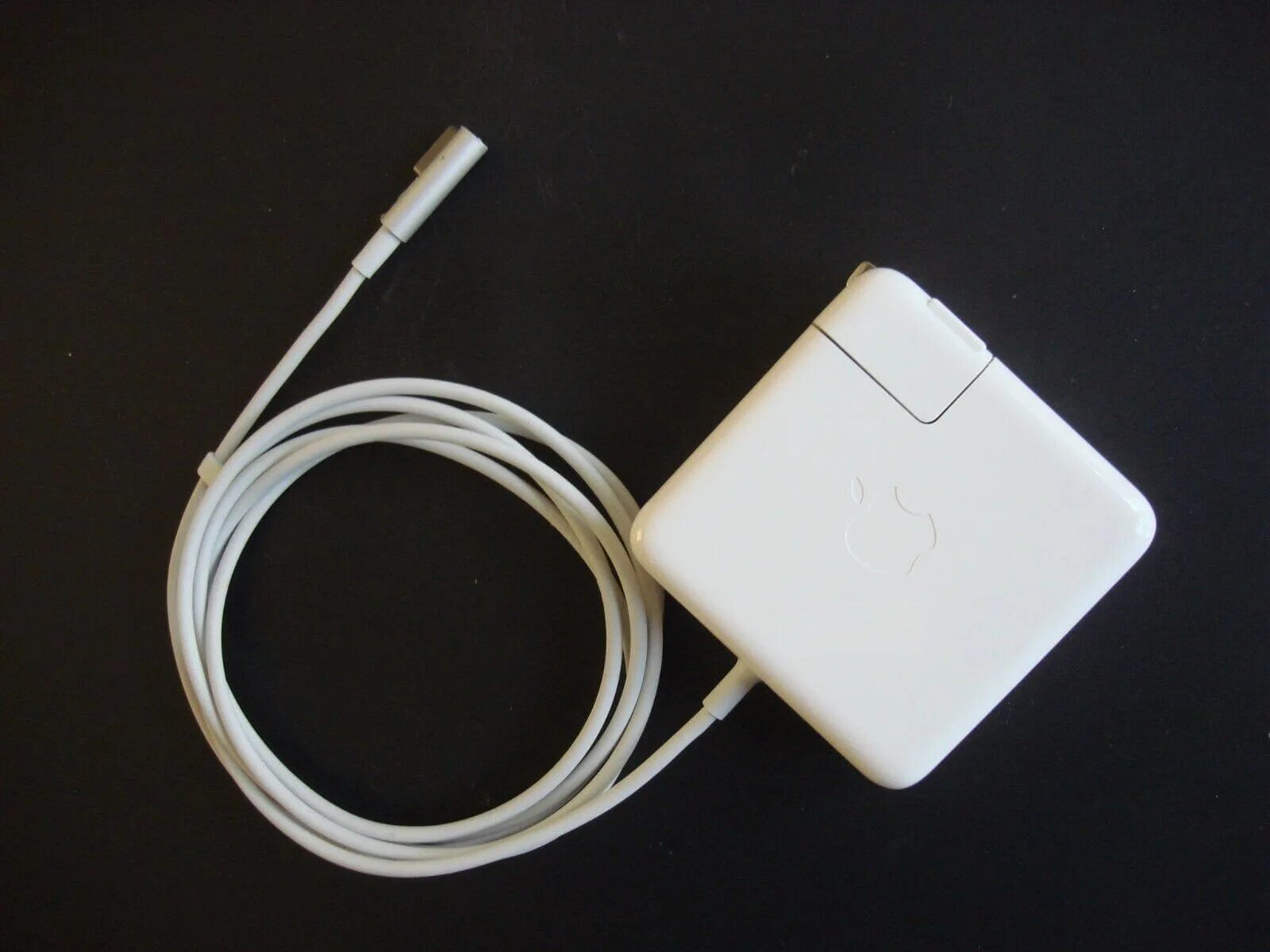 Макбук зарядка мигает. М1 макбук переходник для зарядки magsafe. зарядка для macbook pro 13 m1. зарядное устройство a1184. оригинальный адаптер apple macbook 13.