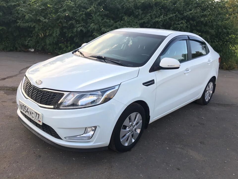 Купить б/у Kia Rio III Рестайлинг 1.6 AT (123 л.с.) бензин автомат в Ростове-на-