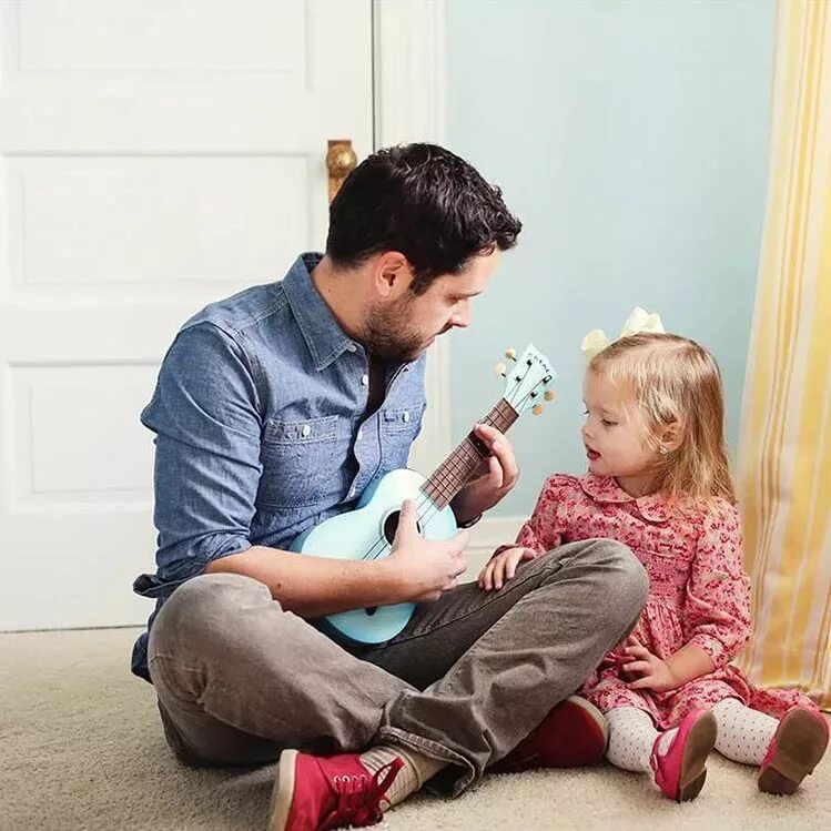 Дочку друзья отца. Фотосессия отец и дочь. Папа с дочкой в обнимку. Дочку друзья отца. Разговор отца с дочкой.