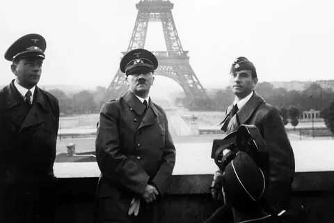 Гитлер осматривает Париж, 23 июня 1940 года. 