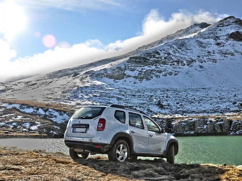 Renault выходит. Рено Дастер румынской сборки. Дастер Вьетнам. Дастер из Румынии. Румынский Дастер фото.