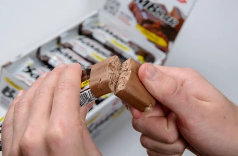 Для чего нужны батончики. Bombbar продукция. Для чего нужны батончики. Протеиновый батончик protein. Для чего нужны батончики.