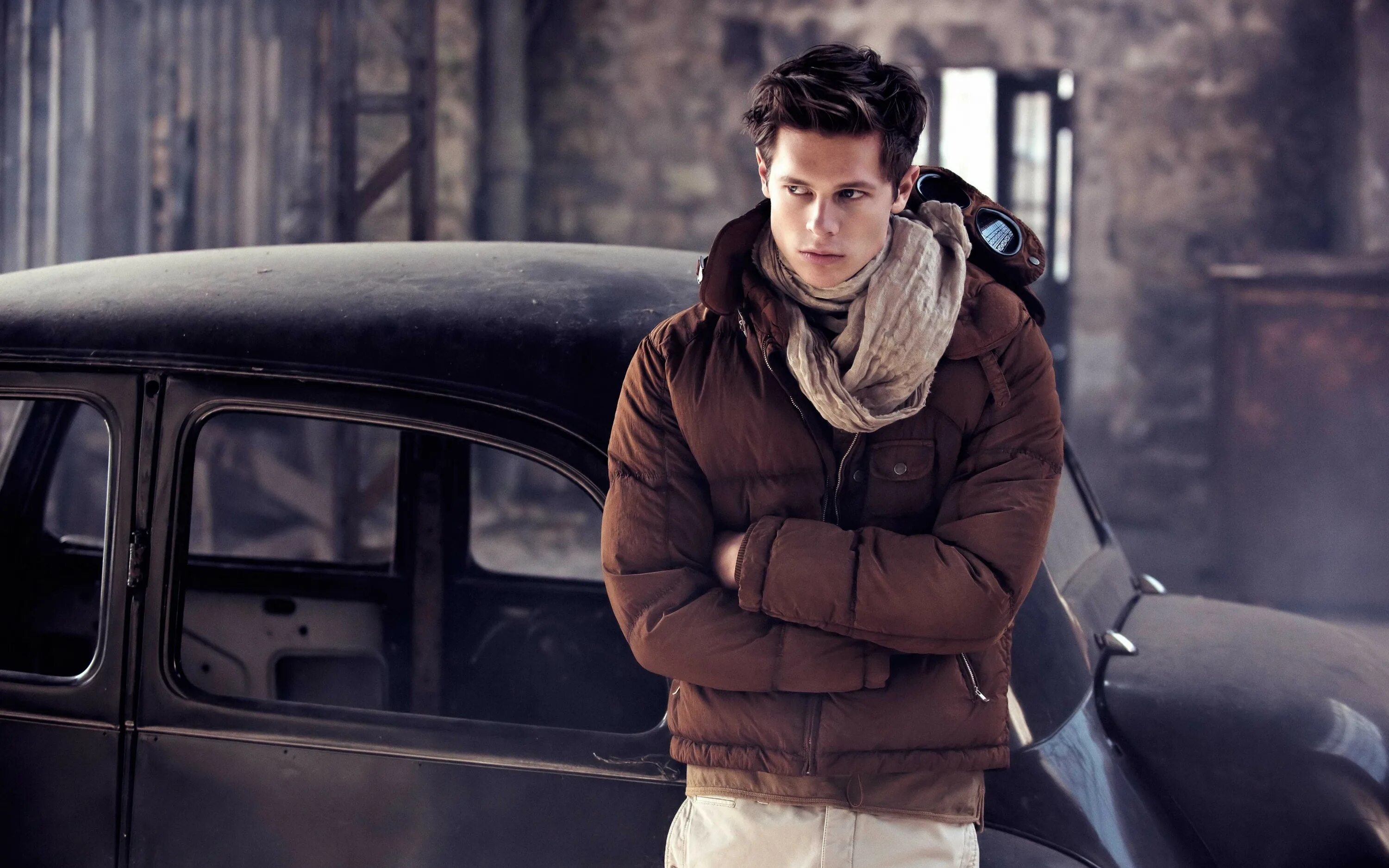 Wallpapers man. Генри Винтер модель. Мужчина зимой на улице. Парень в куртке. Мужская фотосессия на улице зимой.