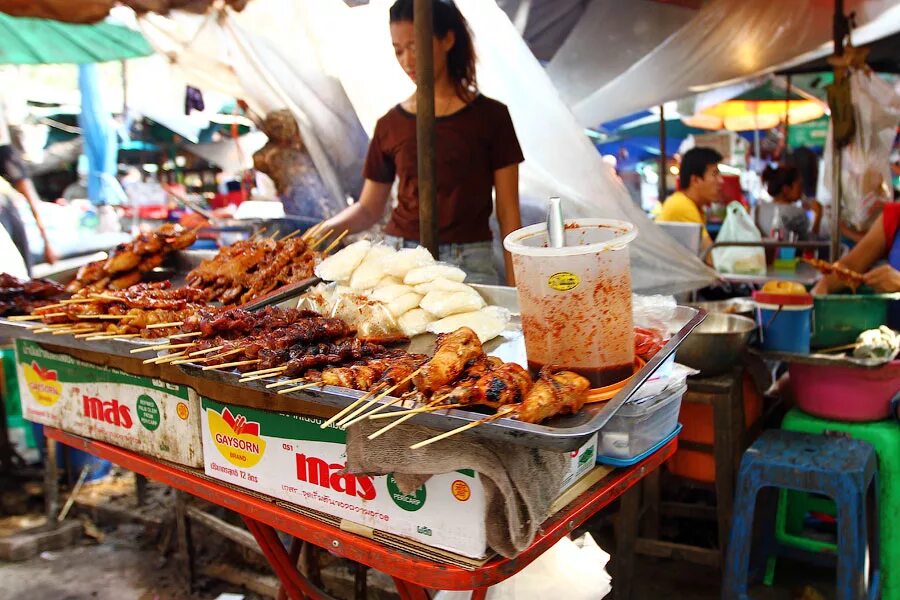 Thai streets. Пхукет макашницы. Стрит фуд Тайланд. Макашницы в Паттайе. Бангкок стрит фуд.