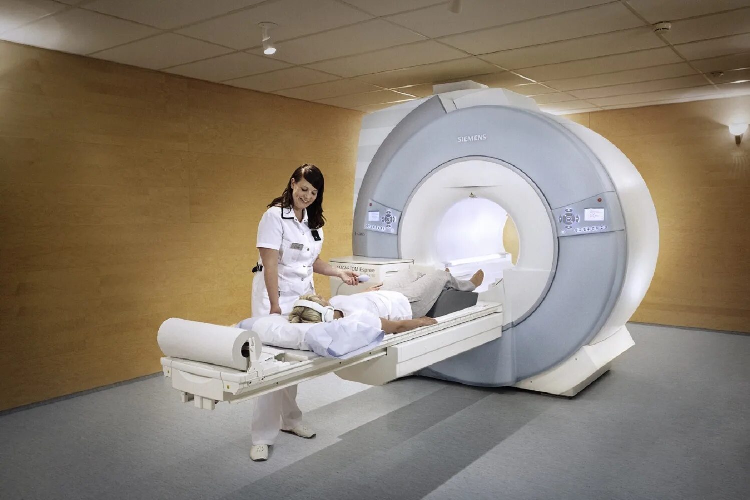 Mrt. ЯМР томограф. Современный аппарат кт. Компьютерный томограф снимки. Кт головного мозга аппарат.