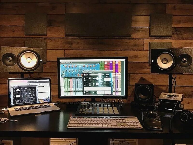 Computer studio