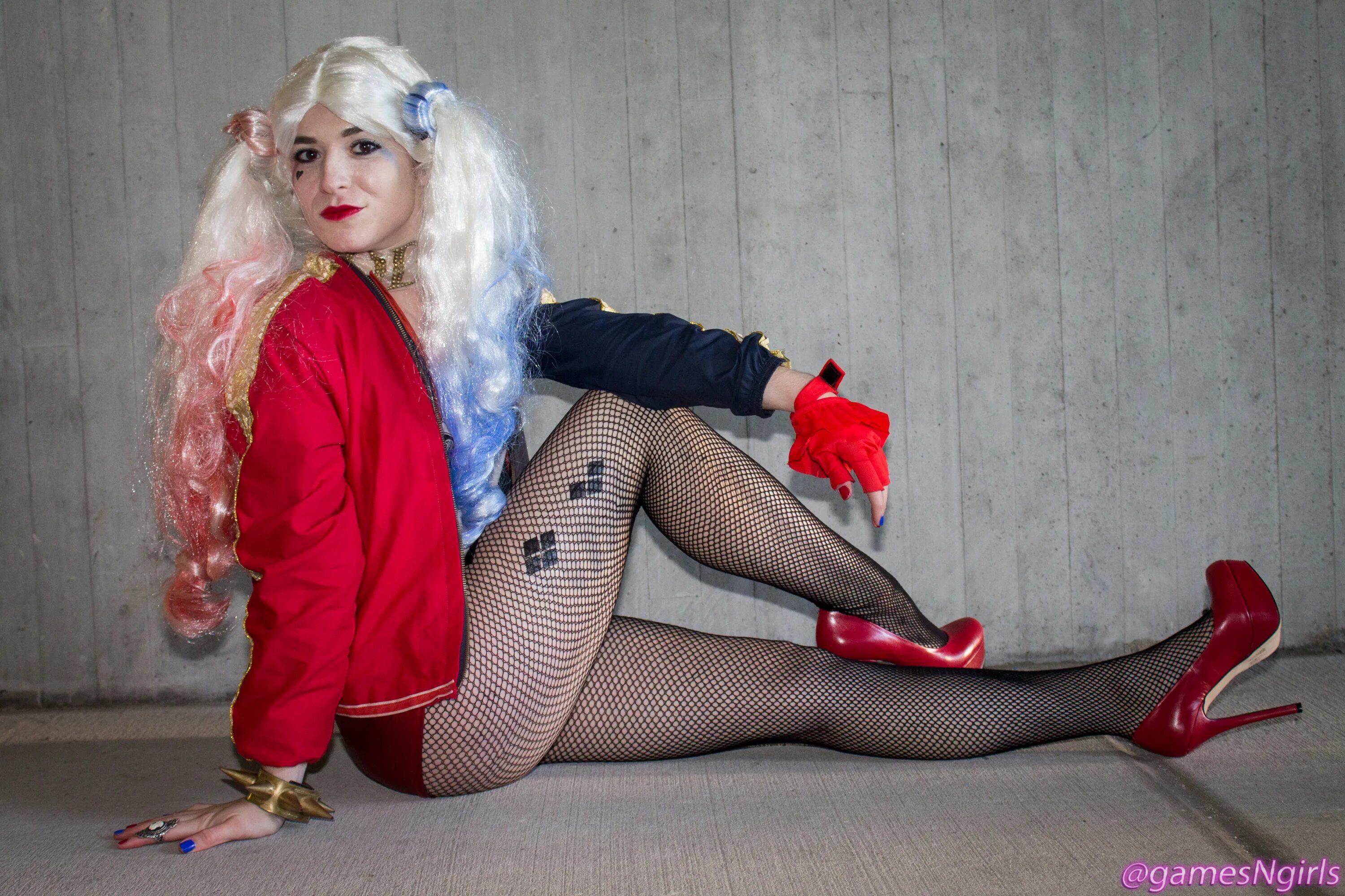 Cosplay stockings. Косплей Харли Квинн в чулках. Харли Квинн в колготках. Harley Quinn в чулках. Косплей Харли Квин в колготках.