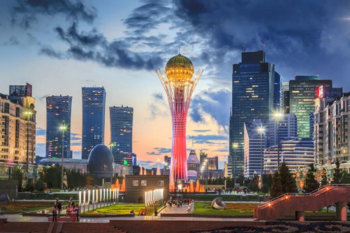 Столица казахстана азербайджан. Нурсултан столица Казахстана. Байтерек Астана. Бульвар Нуржол Астана.