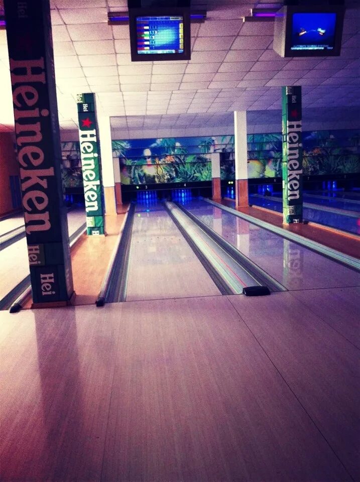 Манхеттен боулинг калининград. Вавилон боулинг сургут. Орион боулинг сургут. Лаванда сургут боулинг. Боулинг в золотом вавилоне 2010 год.