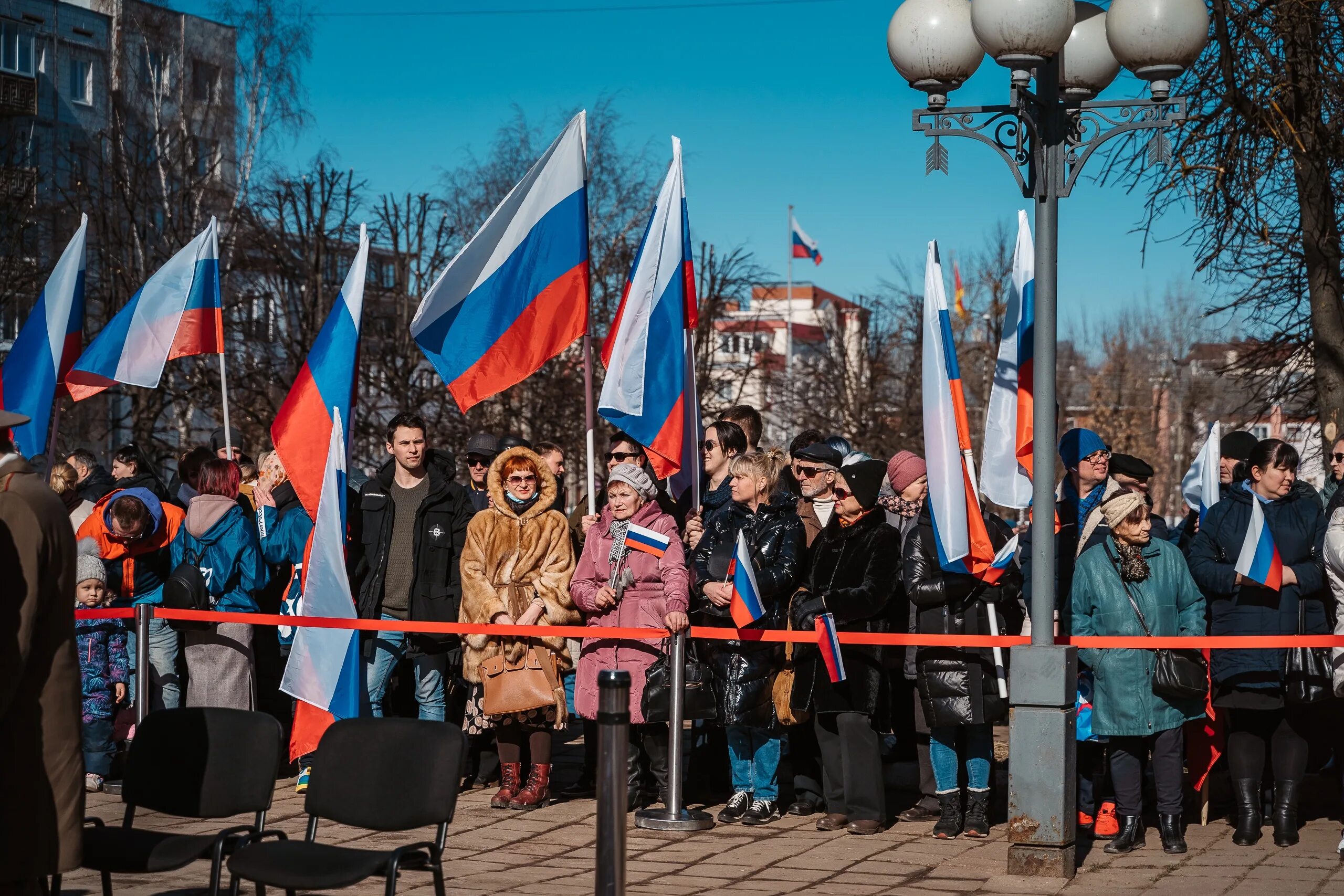 Когда отмечают день присоединения крыма к россии. Присоединение Крыма и Севастополя к России. Крымчане празднуют присоединение к России.