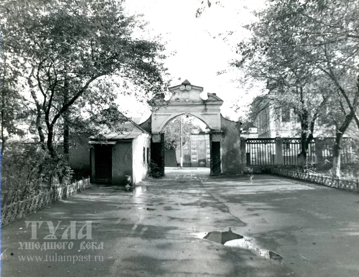 Усадьба лугининых. Особняк лугининых тула. тула особняк лугинина жуковский. дом лугинина в туле 19 век. тульские купцы лугинины.