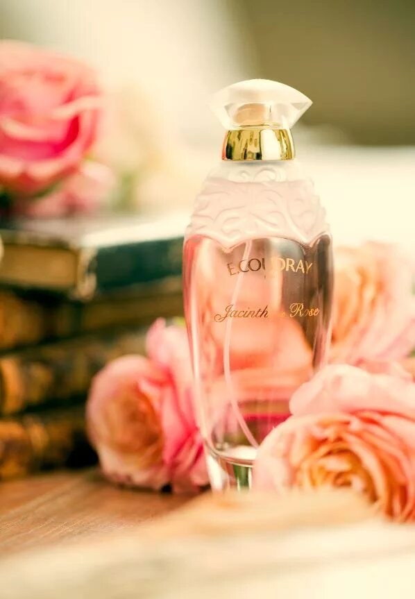 Туалетная вода голд роуз. Джо малон роза. To be rose духи. Rose fragrance. Rose fragrance.