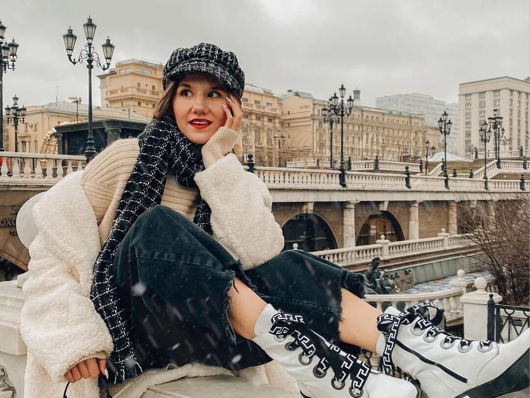 Блогерша кристина журавлева. Блоггер разводящий девушек. Американские девушки блогеры. Кинса блоггер. Кристина журавлева муж.