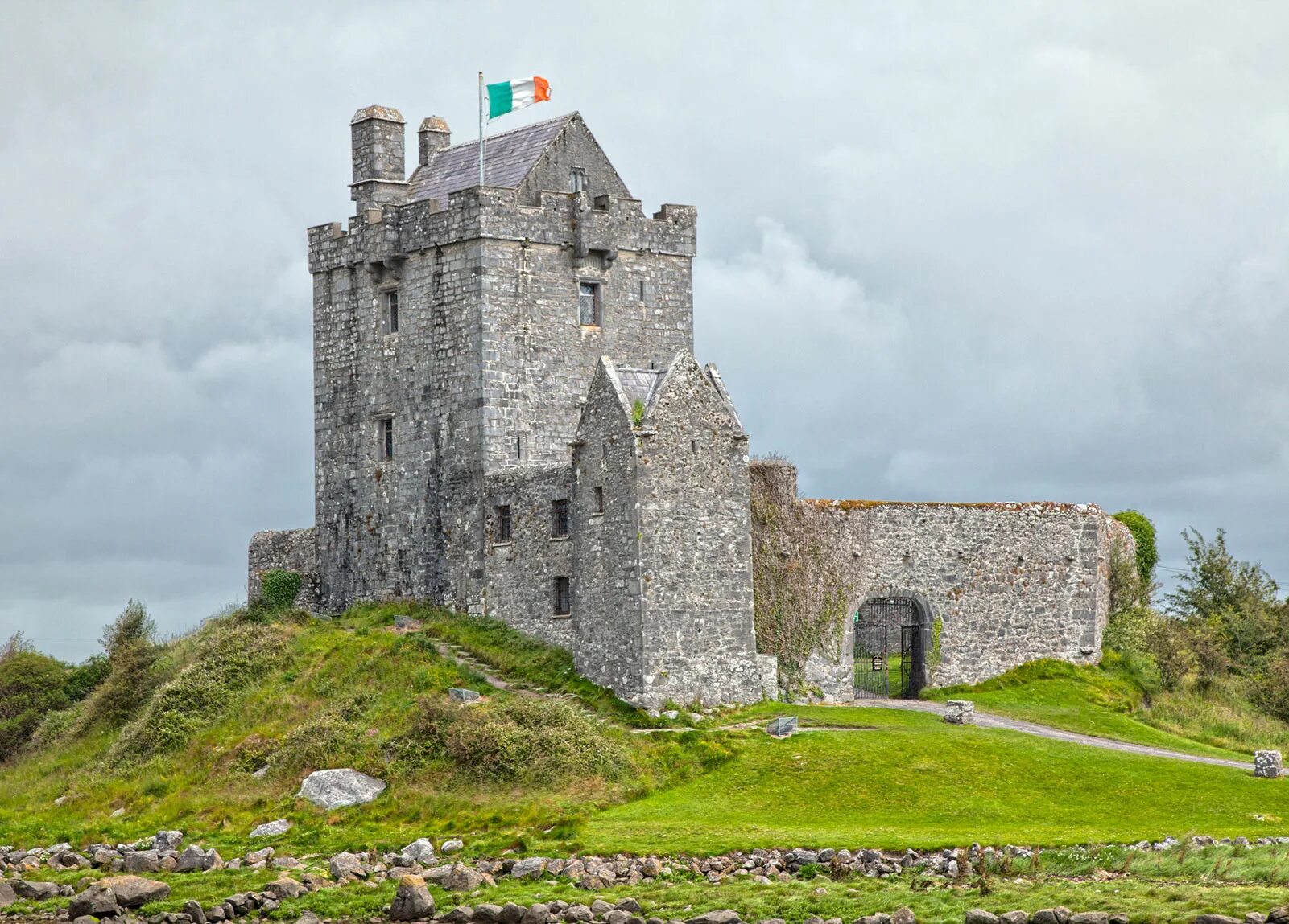 History ireland. замок гленвей ирландия. ирландия 12 век. ирландских крепостей дундалк. графство антрим северная ирландия.