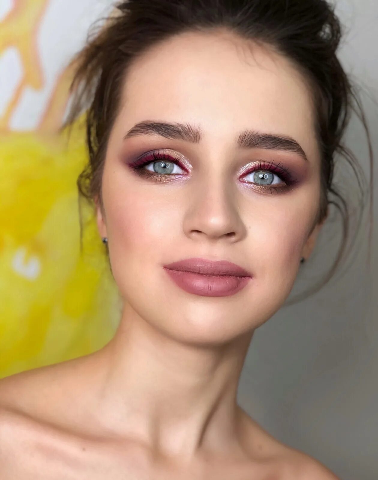 Стилист визажист. Курсы макияжа новосибирск. Визажист. Курс макияж для лица. Курсы по визажу.