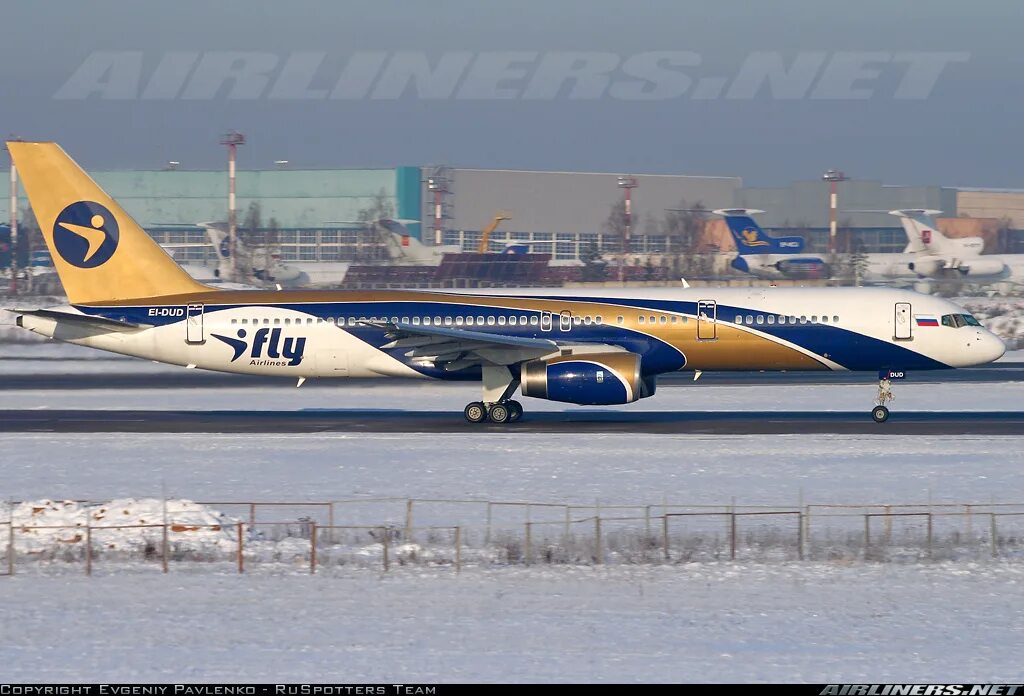 Сайт авиакомпании ifly. 757 I Fly. Боинг 757 200 ай Флай. I Fly a-319. А333 самолет ай Флай.