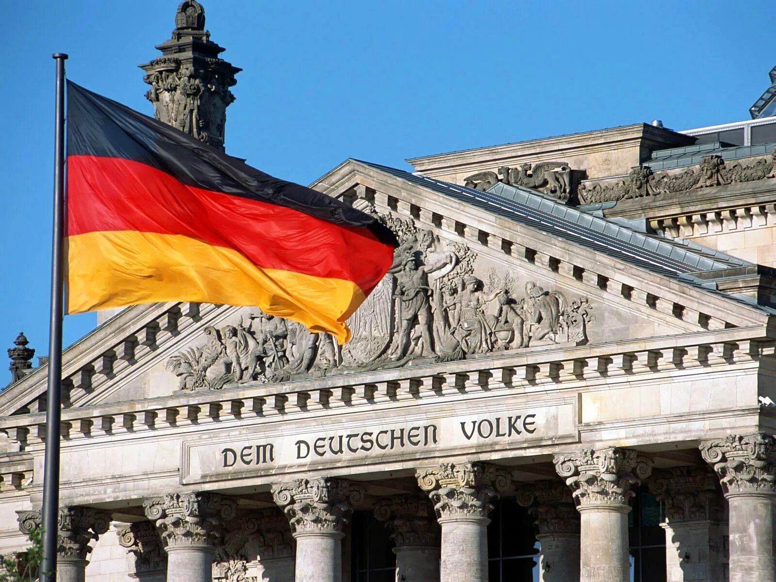 Алмания. Федеративная Республика Германия Берлин. МИД Германии здание. Германия флаг Бундестаг. Федеративная Республика Германия флаг.